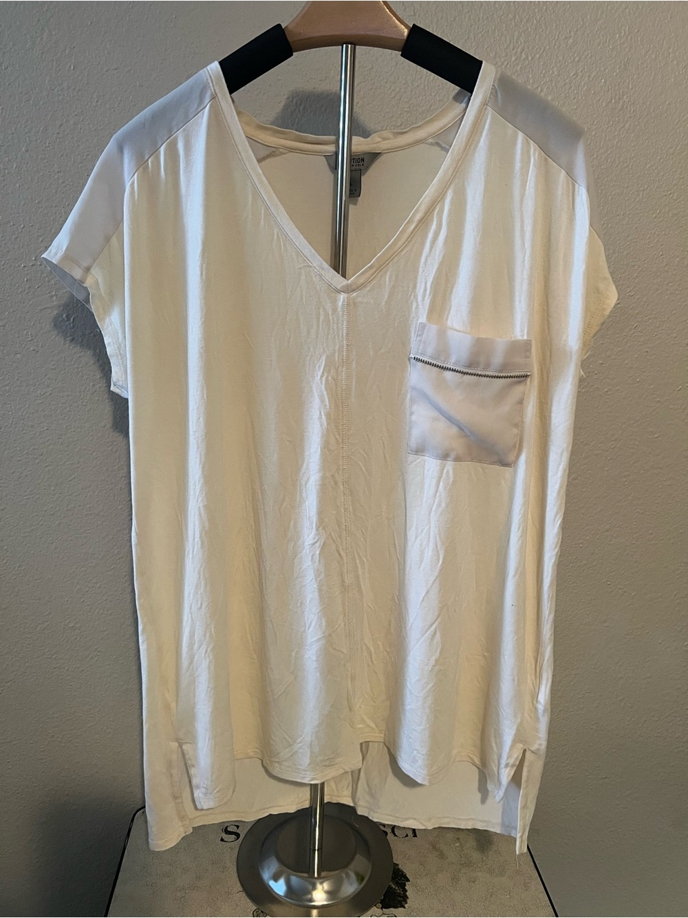 Reactrion Kenneth Cole Top Womens L Cap Sleeve V Neck White Shirt